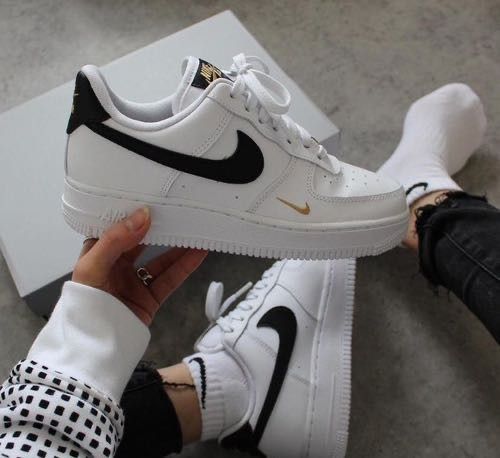 NIKE AIRFORCE 1