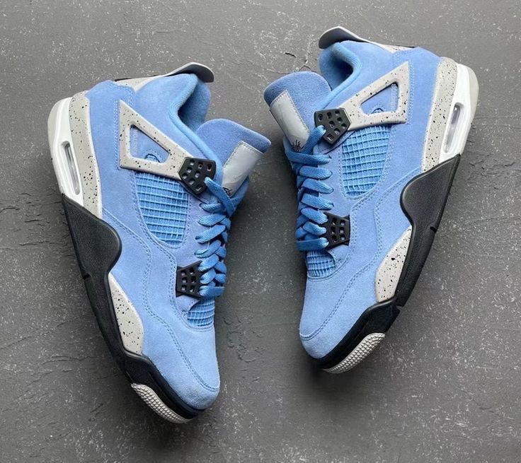 NIKE AIR JORDAN RETRO 4