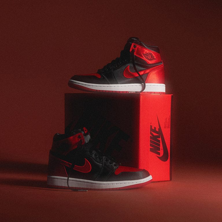 NIKE AIR JORDAN RETRO 1 HIGH