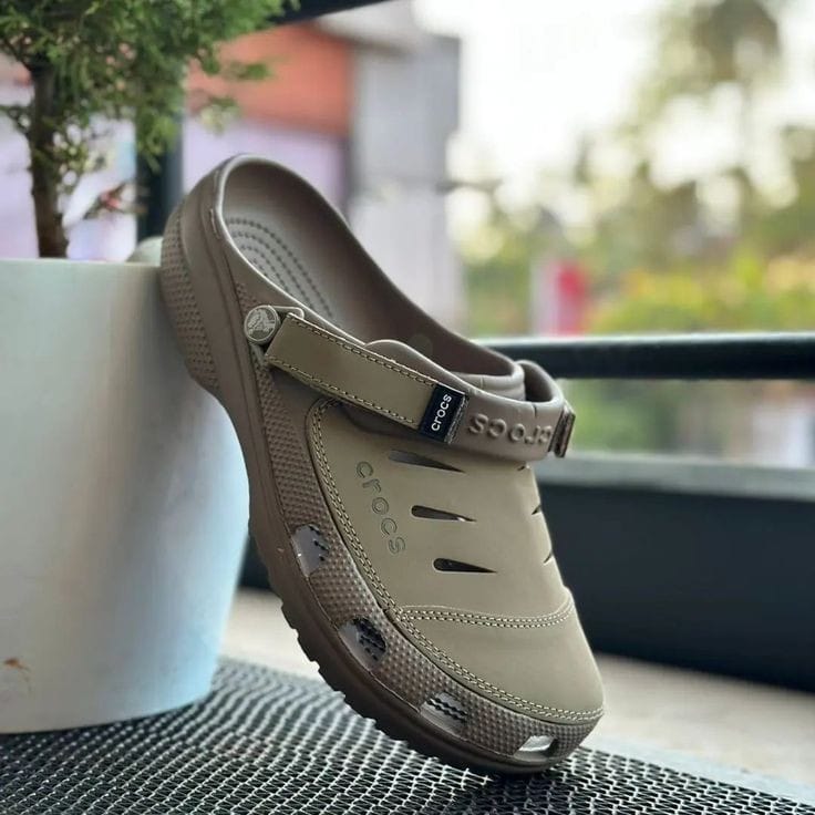 CROCS YUKOON  ( BEIGE )